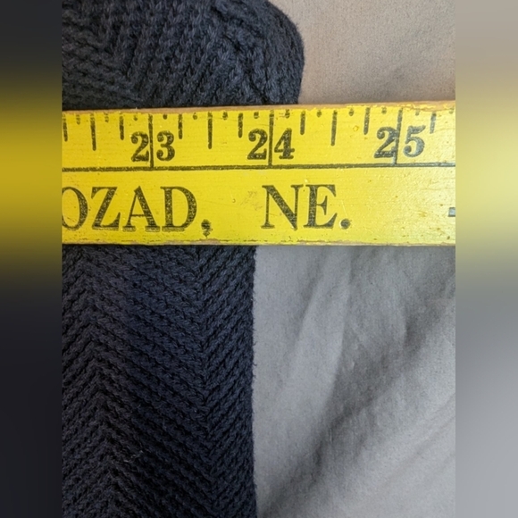 Chaps size large hand framed crew neck sweater in navy and red - Picture 9 of 10